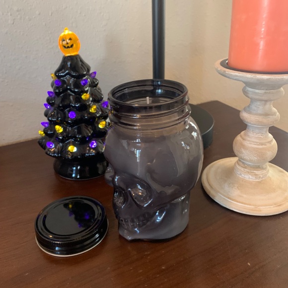 Hand-poured Black Glass Skull Candle - Picture 2 of 8